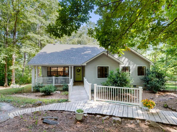 101 Holly Springs Dr, Louisa, VA 23093