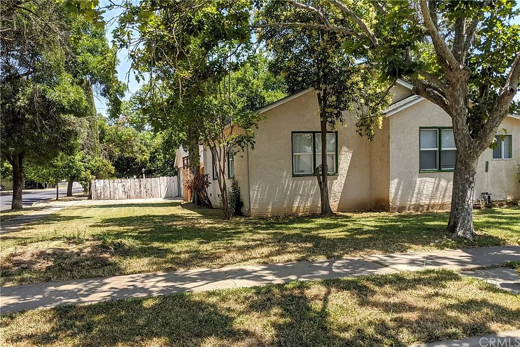 1898 Cedar Ave photo 1