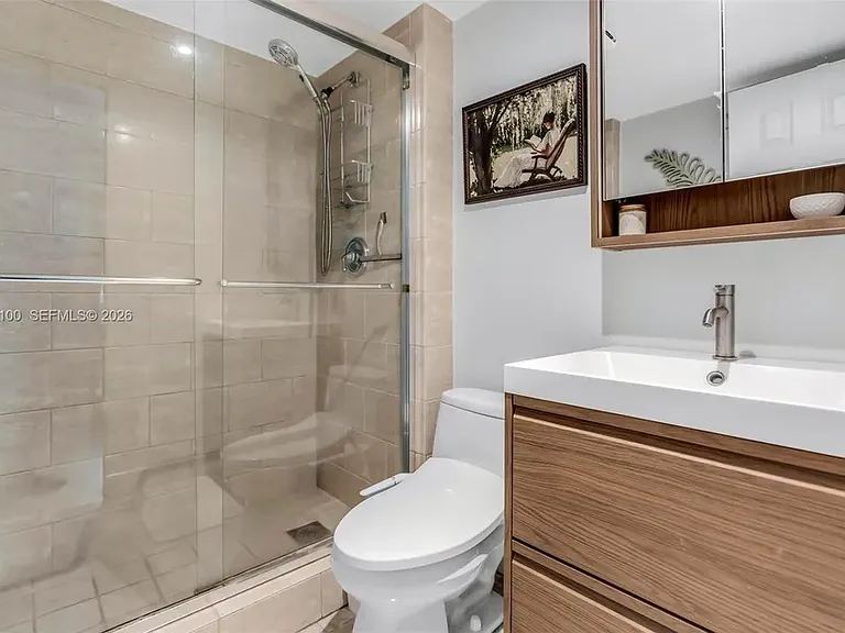 120 Royal Park Dr #4F — Photo 8
