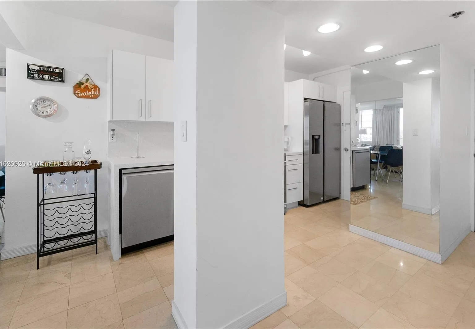 The Decoplage Condo — Photo 3