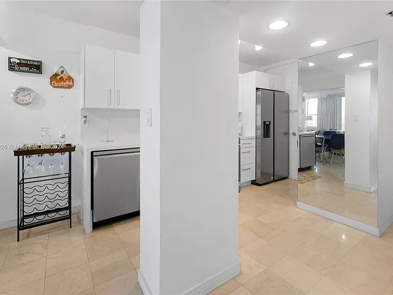 100 Lincoln Rd #820 — Photo 3