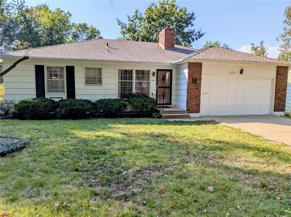 8713 W 72nd St, Prairie Village, KS 66204