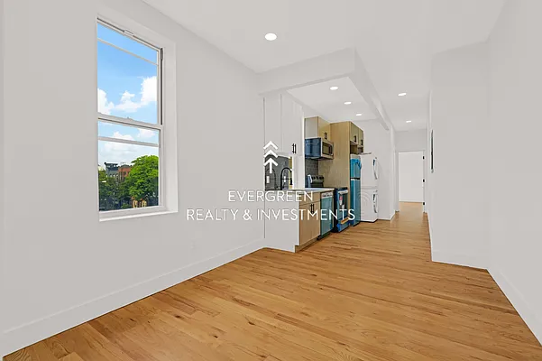 Rented by Evergreen Realty & Investments | media 16