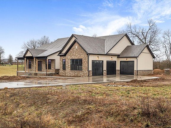 4th image of 176 Maple Lawn Cir