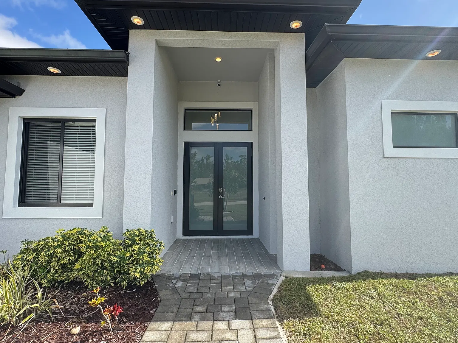 4 bed, 1736 sqft, $3,200 — Photo 2