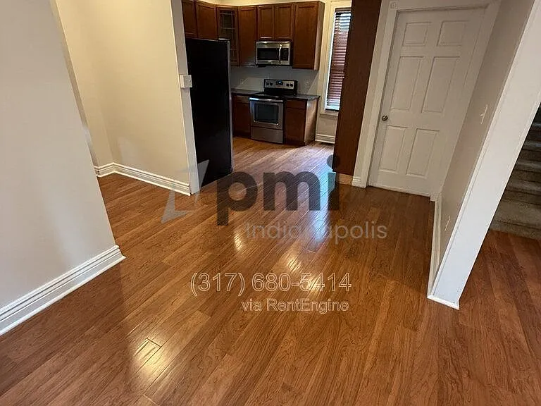 233 N East St — Photo 11