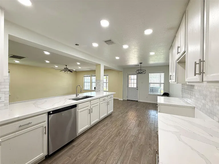 910 Staffordale Manor Ln — Photo 4