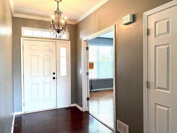 2nd image of 1150 Waterview Cir