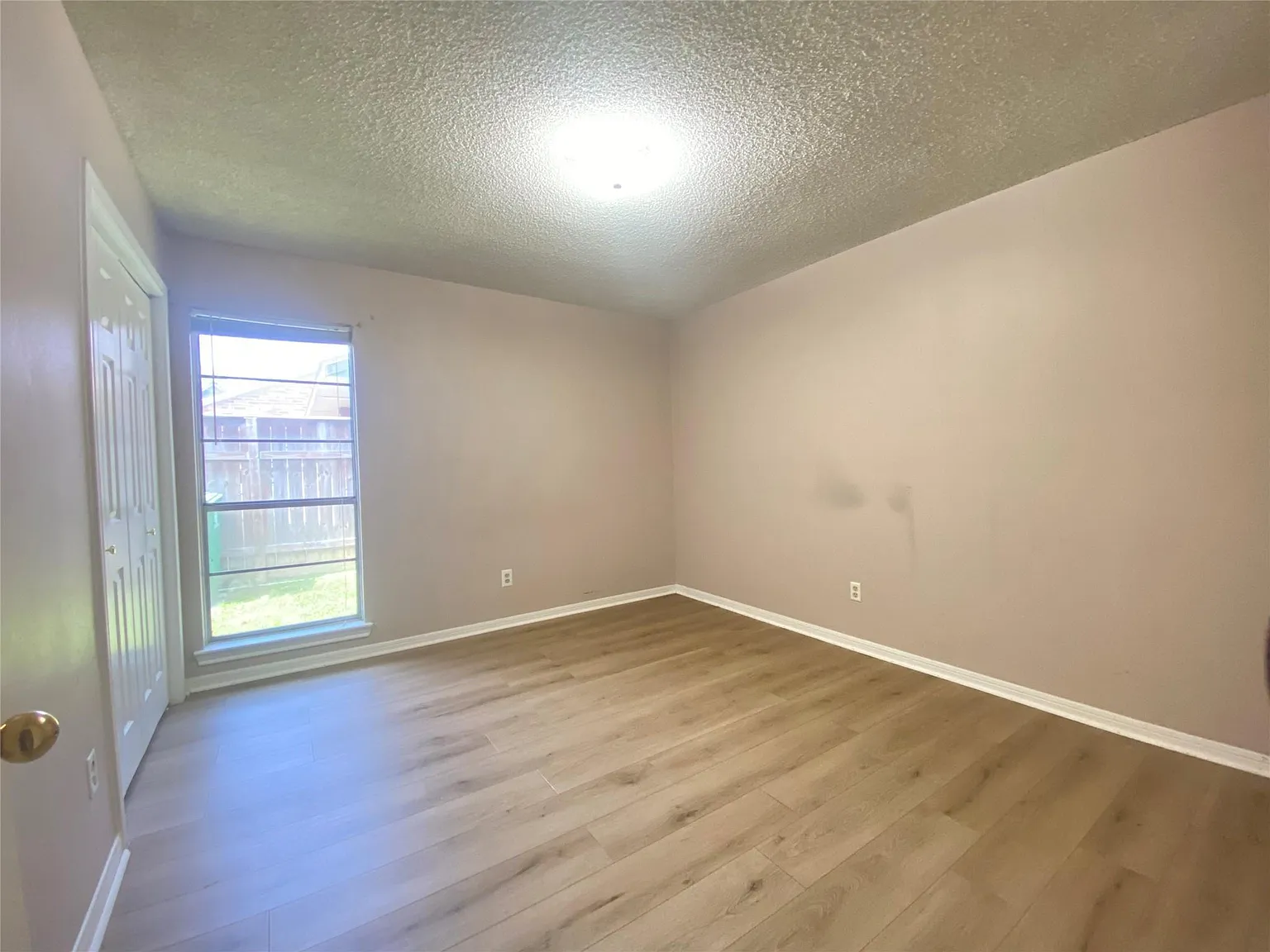 3 bed, 2.0 bath, 1640 sqft, $1,875 — Photo 3