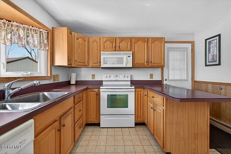 5th image of 25 Dorchester Drive