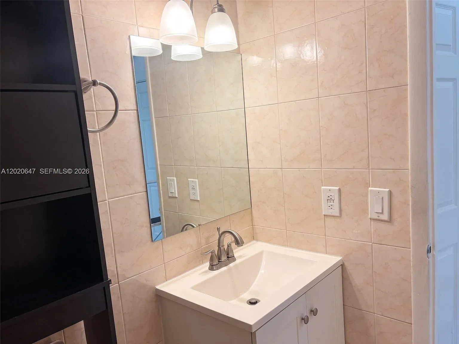 New World Condo Apts Iii — Photo 3