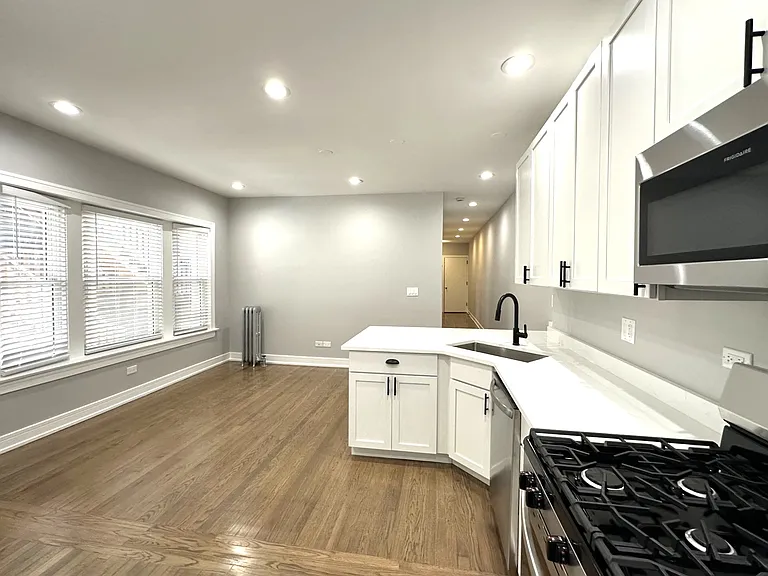 5454 N Paulina St #1 — Photo 12