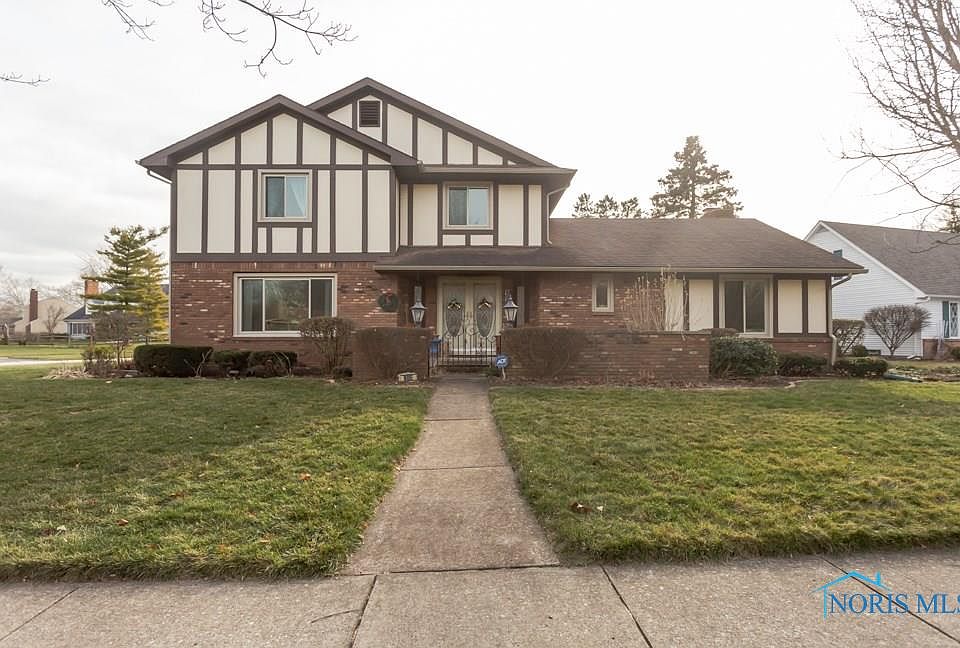 1st image of 805 Oak Knoll Dr