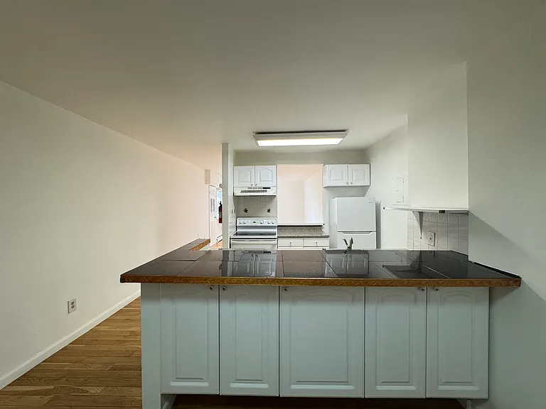333 Grand Ave #2R — Photo 5