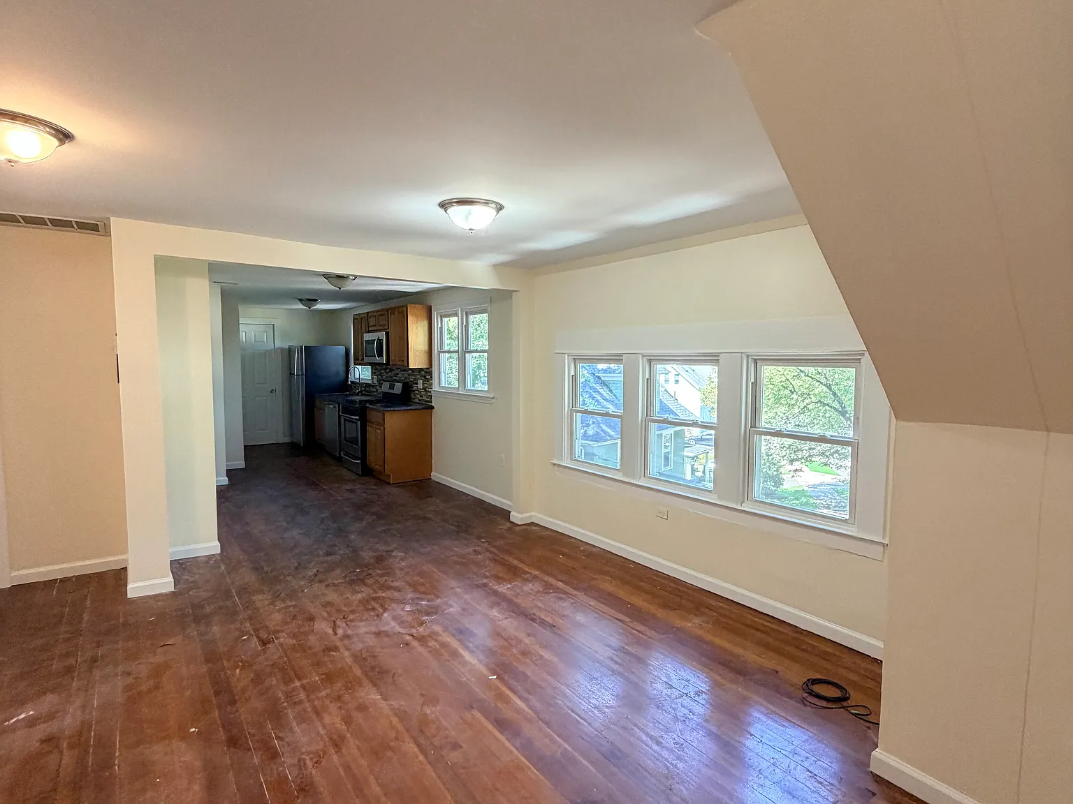 3 bed, 1100 sqft, $1,950 — Photo 4