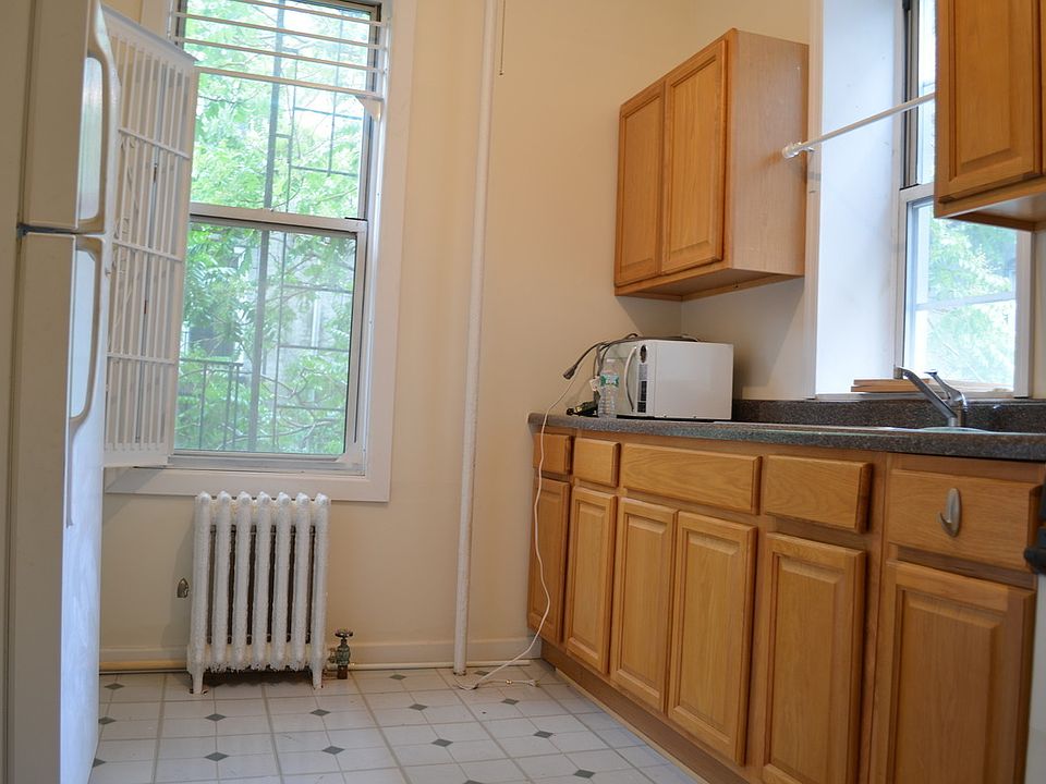 1st image of 272 Sackett St APT 2L