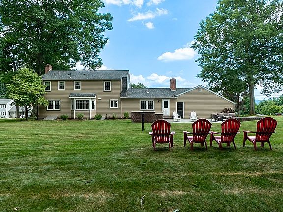 3rd image of 21 Eastwood Dr