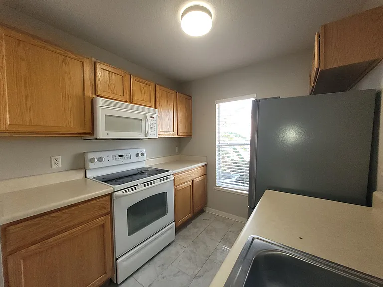 3805 Exeter Ln — Photo 29