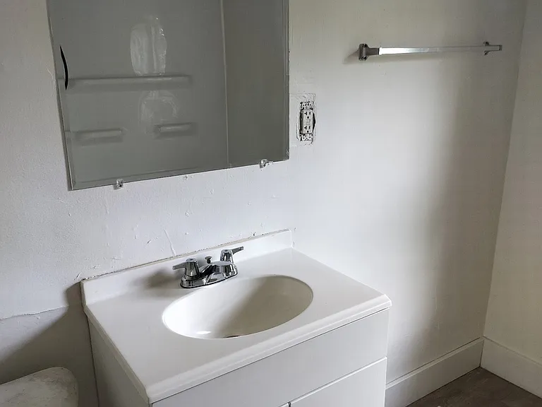 174 Strong Ave #2 — Photo 12