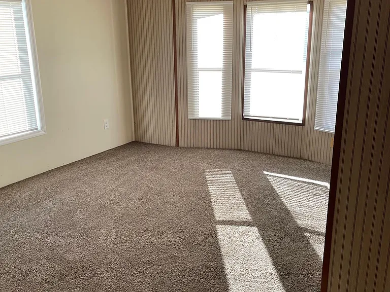1018 Aaron Ln — Photo 7