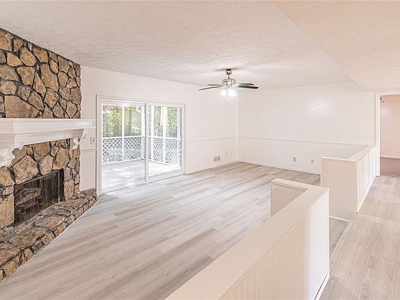 5th image of 3274 Kimberly Woods Ct SW