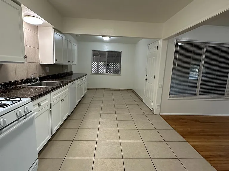 707 N Villa Ave — Photo 10
