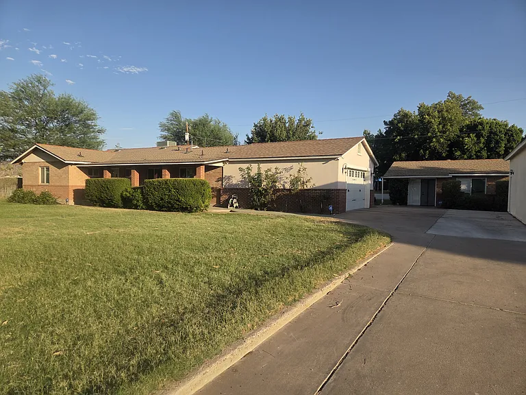61 E Valencia Dr — Photo 3