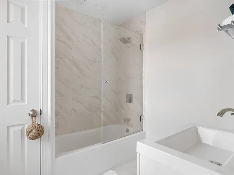 829 Dune Rd — Photo 15
