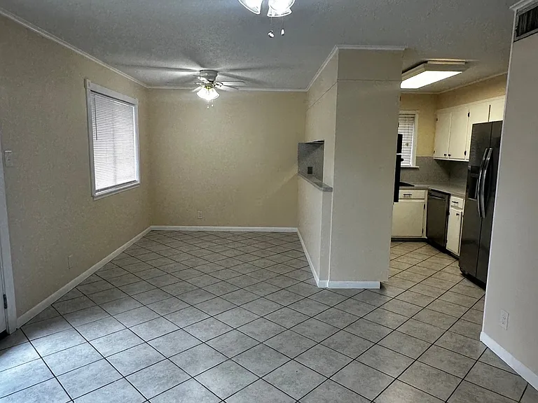 3003 Avenue O — Photo 2