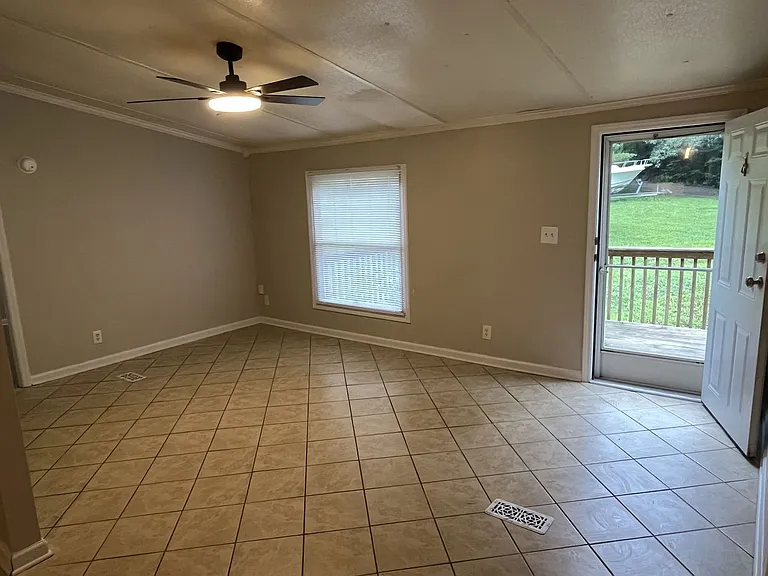 15420 Sharpe Rd — Photo 3