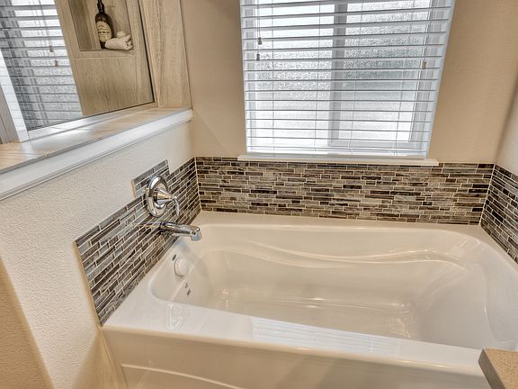 5th image of 10337 Driftwood Ave #36
