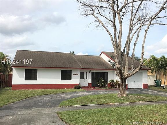 3rd image of 9241 S Cypress Cir