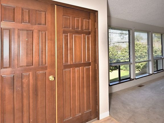 5th image of 520 Duck Lake Dr SE