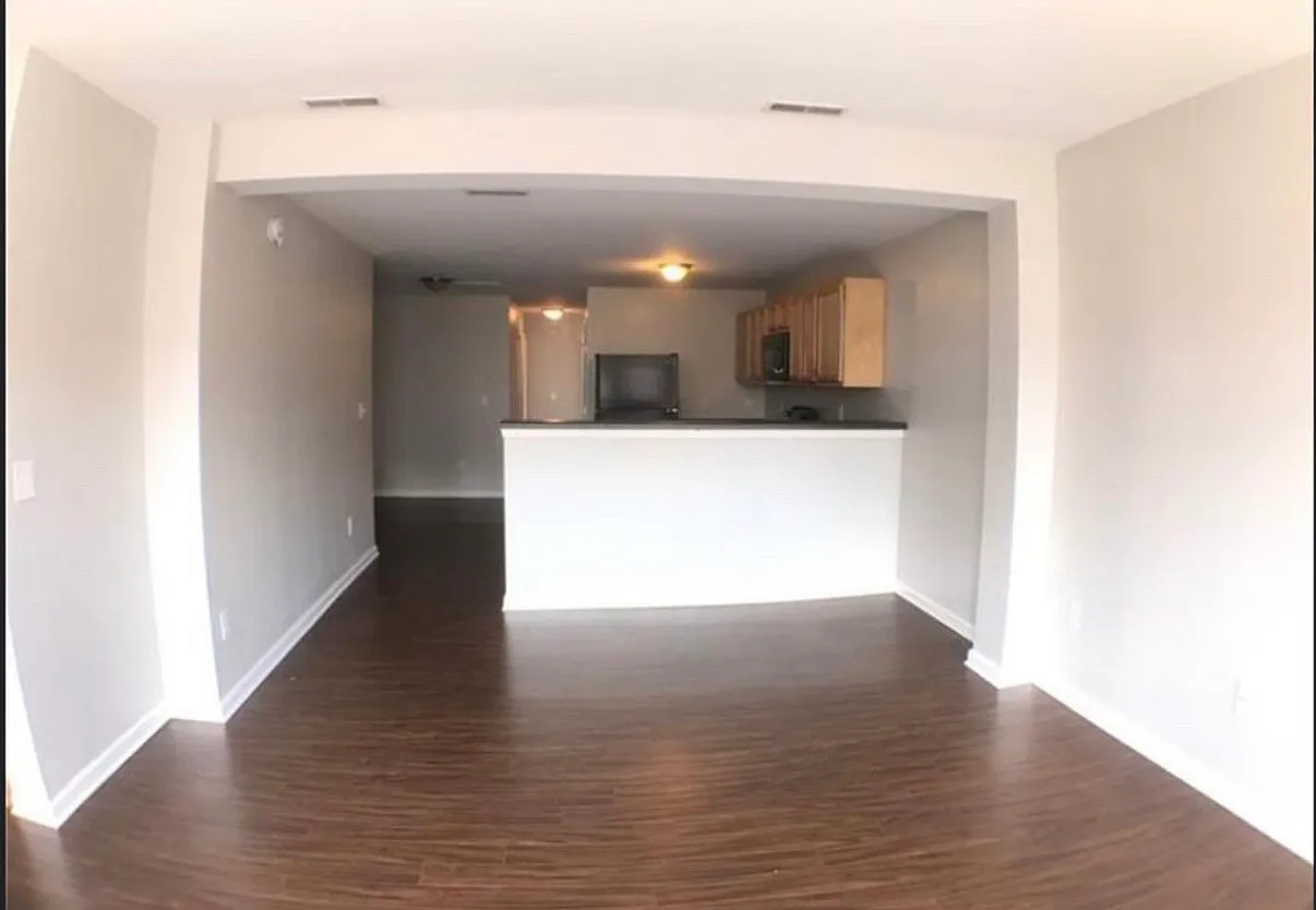 3 bed, $1,510 — Photo 2