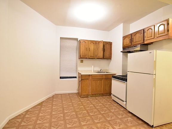 3rd image of 476 Clinton Ave APT 1b