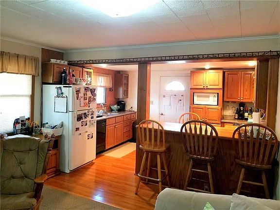 5th image of 155 Thacher St