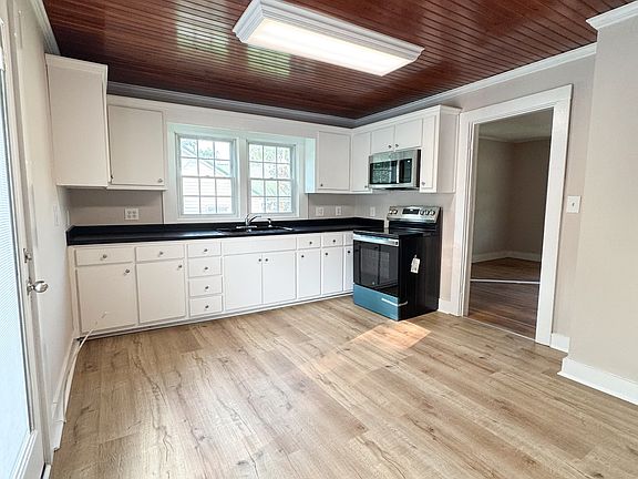 4th image of 211 Mason St