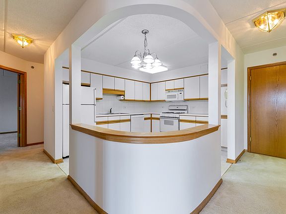 4th image of 6755 N Milwaukee Ave APT 305