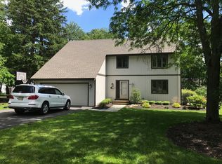 4 Pewter Ln, New Providence, NJ 07974