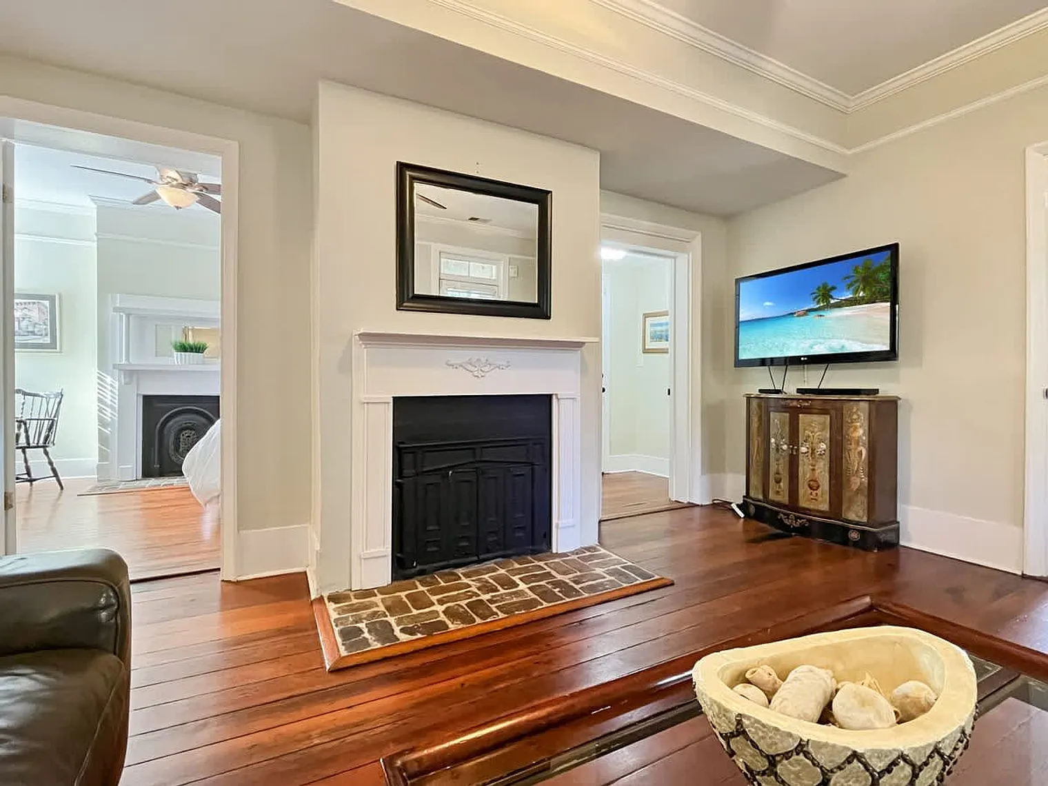 2 bed, 2.0 bath, 1097 sqft, $3,822 — Photo 4