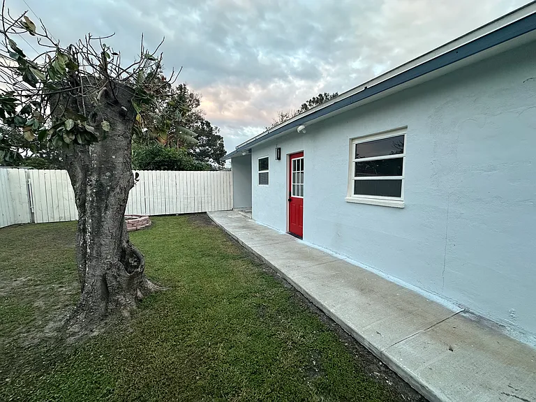 2210 S Euclid Cir #B — Photo 4