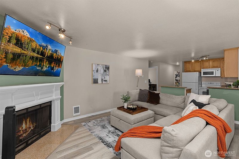 2nd image of 20318 Bothell Everett Hwy #A101