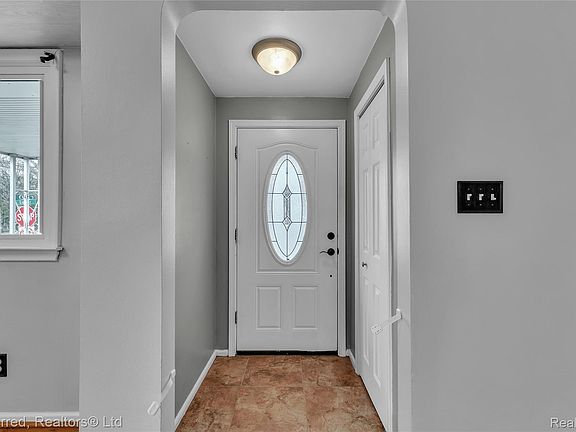 3rd image of 2659 Culver Ave