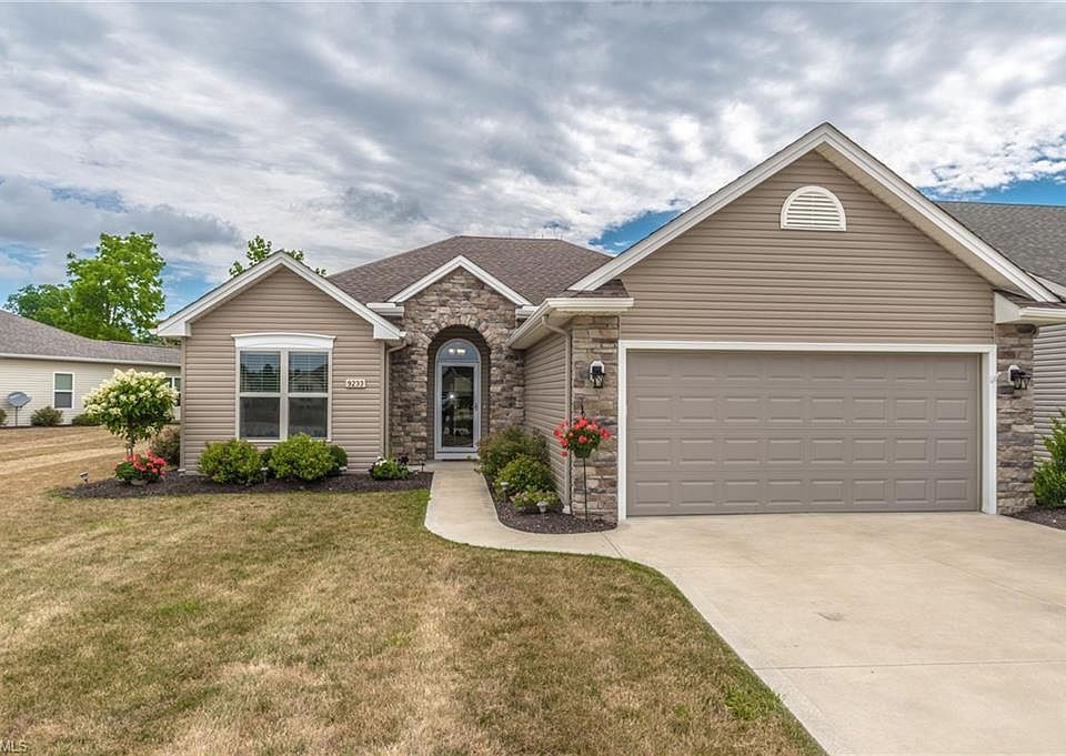 1st image of 9233 Woodland Blue Cir
