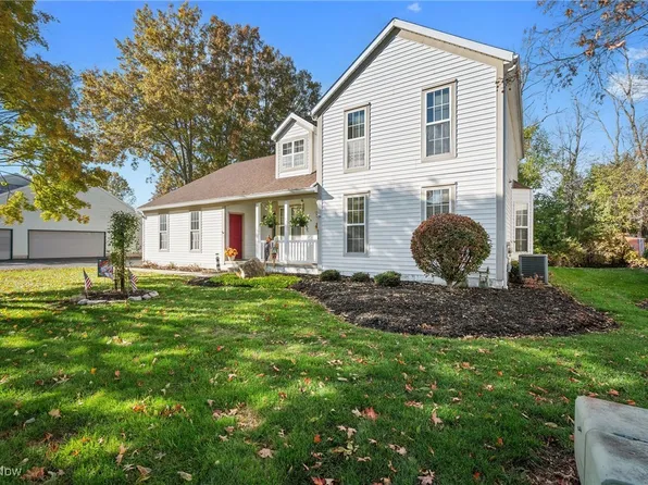 8013 Amberly Cir NW, North Canton, OH 44720