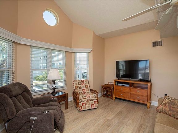 4th image of 5712 Biscayne Ct APT 101