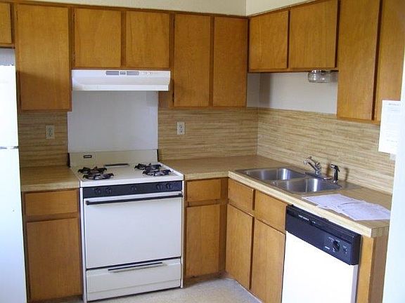 4th image of 1600 W Braker Ln