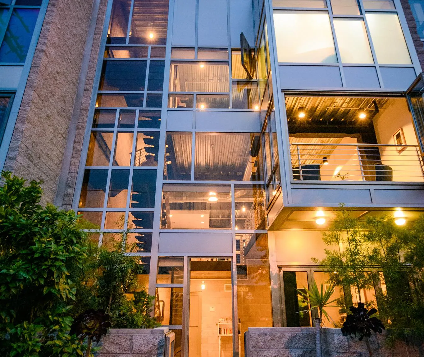 2 bed, 2700 sqft, $6,900 — Photo 1