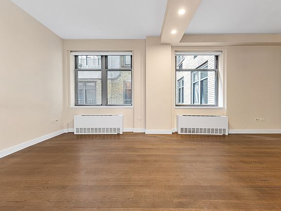 4th image of 100 W 58th St APT 12A