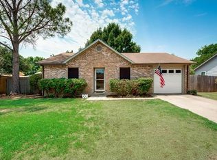 805 Blue Ridge Dr, Burleson, TX 76028